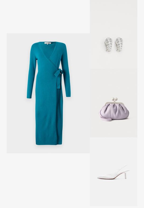 Diane von Furstenberg ASTRID WRAP DRESS - Svetríkové šaty - teal; Biela dámska obuv na opätku typu slingback z kože s špicatou špičkou, nízkym opätkom a malou ozdobnou mašľou na vrchu, zobrazená z bočného profilu.; Mäkké levanduľové listové puzdro so zvraštenou látkou, strieborným zapínaním kiss-lock a zodpovedajúcim náramkom na jednoduchom svetlom pozadí.; Strieborné klipsňové náušnice so spirálovým dizajnom, s hladkým kovovým povrchom a zaoblenými tvarmi. Bez viditeľných ozdôb či vzorov.