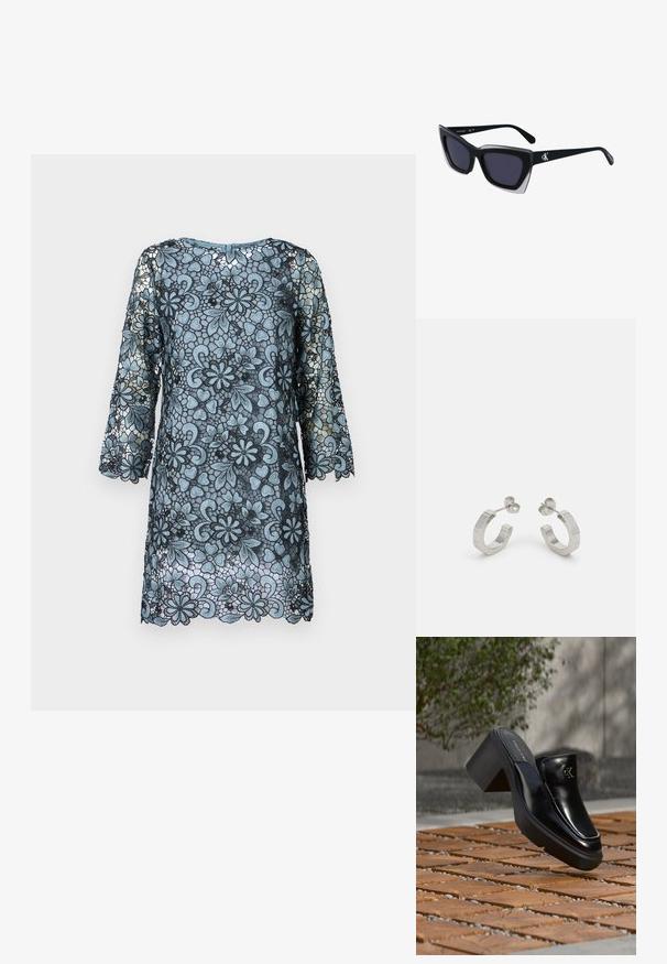 Blaues Spitzenkleid mit Dreiviertelärmeln, floralem Muster, gewelltem Saum und rundem Halsausschnitt. Durchsichtiger Stoff mit einem Kontrast in der Textur.; Schwarze Leder-Slip-on-Mule von Calvin Klein mit Blockabsatz, die auf Holzfliesen im Freien nahe einer grünen Pflanze und einer grauen Wand ruht.; Schwarze übergroße Sonnenbrille mit geometrischer Form, ausgestattet mit dunklen Gläsern und einem kontrastierenden grauen Detail im Rahmen. Logo am Bügel.; Silberne Metall-Hoops mit strukturiertem Design, ausgestattet mit einem kleinen Steckverschluss und Branding an einem Hoop. Abgerundete Form mit glänzender Oberfläche.