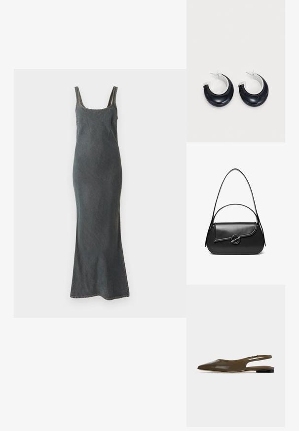 Denim maxi jurk in donkerblauw met dunne schouderbandjes, een ronde halslijn en contrasterende stiksels langs de randen en naden.; Olijfgroene platte slingback met spitse neus, lage zwarte hak en een gladde, glanzende afwerking.; Zwarte leren schoudertas met een gebogen klep die is bevestigd met een ronde metalen sluiting en een smalle, verstelbare band.; Zwarte hars oorbellen in de vorm van een ring met een glanzende afwerking en accenten van zilverkleurig metaal. Cirkelvormig met een uitsparing en een sluiting met post.