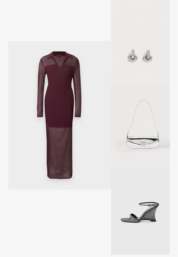 Robe longue bordeaux côtelée avec des manches longues transparentes, une silhouette ajustée et un col en V, présentant un corsage moulant et une jupe transparente.; Sandale compensée pailletée argentée avec bout ouvert, bride à la cheville et boucle dorée, vue de côté sur un fond clair uni.; Petit sac à épaule argenté avec une fine bandoulière et un rabat avant sécurisé par un fermoir métallique.; Paire de petites boucles d'oreilles créoles argentées brillantes avec une base ronde, présentées sur un fond clair uni.