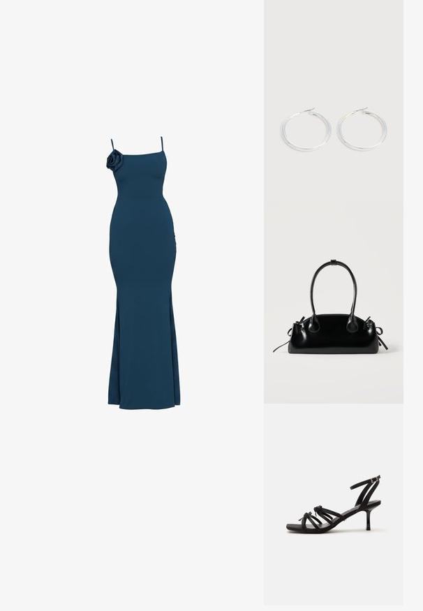Robe bleu marine longue jusqu'au sol sans manches avec fines bretelles et détail d'une fleur en tissu sur l'épaule gauche, silhouette ajustée.; Sandale noire pour femme à brides, petit talon kitten, bout carré, bride à boucle à la cheville et petits nœuds décoratifs sur les brides avant.; Petit sac à main noir brillant avec deux longues anses et des détails à cordon sur les côtés sur un fond clair uni.; Paire de boucles d'oreilles créoles argentées brillantes avec fermoirs en fil fin, présentée sur un fond gris clair.