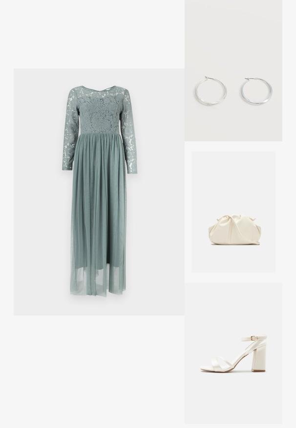 Longue robe bleu poussiéreux avec corsage en dentelle et manches, présentant une jupe transparente froncée s'étendant jusqu'au sol.; Sandale blanche à talon haut avec un talon bloc, deux brides à l'avant et une bride cheville avec une boucle dorée sur un fond uni.; Pochette en cuir souple couleur crème avec un design froncé et une fine bandoulière reposant à l’avant sur un fond uni.; Boucles d’oreilles créoles en métal argenté avec une surface lisse légèrement incurvée et des fermoirs à clapet sur un fond blanc uni.