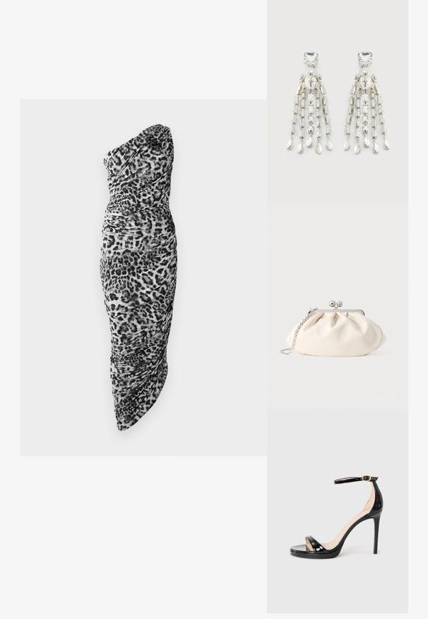 Sort og hvid leopardprintet one-shoulder kjole med rynket stof og tætsiddende silhuet, samt en asymmetrisk kant.; Sorte patentlæder høje hæle sandaler med ankelrem og guldspænde, åben tå og slank stilethæl på en ensfarvet baggrund.; Cremefarvet stofclutch med et rynket design, sølv metalramme, to dekorative kugler og en sølvkæde som rem.; Sølvfarvede chandelier øreringe med firkantede studs, runde perler og hængende kæde-strenge der ender i dråbeformede charms.