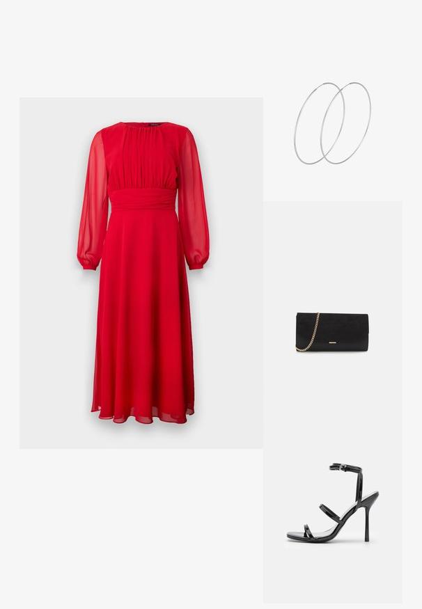 Rode chiffon jurk met lange, doorzichtige mouwen, geplooide lijfje en een vloeiende A-lijn silhouet. Zachte textuur en enkellange ontwerp.; Zwarte gepatineerde leren hoge hak sandalen met drie horizontale banden en een verstelbare enkelband. Slanke silhouette en glanzende afwerking.; Zwarte clutch tas gemaakt van suede met een textuurafwerking, voorzien van een gouden schouderband en een strakke, hoekige vorm.; Zilveren hoepel oorbellen met een minimalistisch ontwerp. Cirkelvormig, gladde textuur en dun profiel. Lichtgewicht met een gepolijste afwerking.