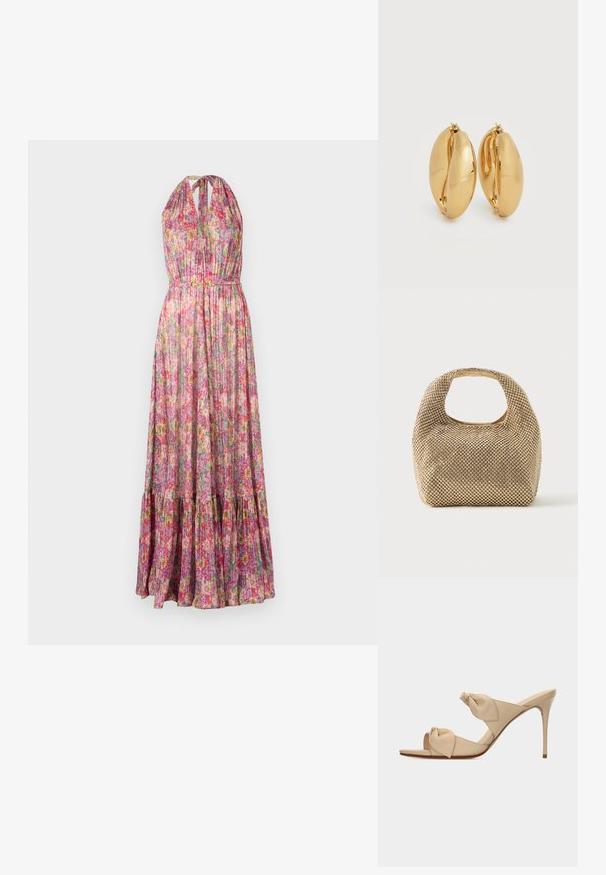 Vestido maxi en tela ligera con patrones florales multicolores. Presenta un escote halter, un cuerpo plisado y un dobladillo con volantes en capas.; Sandalia mule de tacón alto color beige con dos tiras nudo retorcidas y tacón stiletto delgado sobre fondo blanco.; Bolso pequeño de tono dorado cubierto de tachuelas redondas brillantes con un asa corta y un recorte rectangular en la parte superior.; Par de pendientes de aro gruesos con acabado dorado pulido, con un diseño ligeramente ovalado y robusto, con cierres de bisagra sobre un fondo blanco.