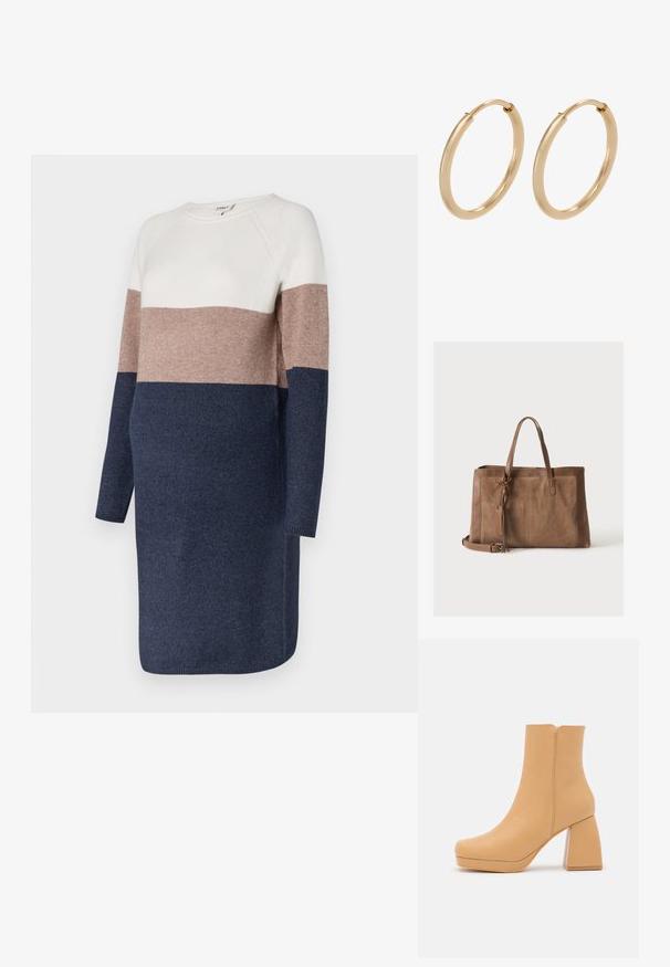 Gebreide jurk met lange mouwen, met een kleurblokontwerp in crèmewit, taupe en marineblauw. Zachte textuur en ronde hals.; DeeZee Enkellaarsjes met plateauzool - dark beige; Bruine suède en leren tote bag met dubbele handvatten, een afneembare schouderriem en decoratieve tassel details op een effen achtergrond.; Gouden creolen met een gladde, gepolijste afwerking. Ronde vorm, middelgrote maat, met een veilige sluitmechanisme.