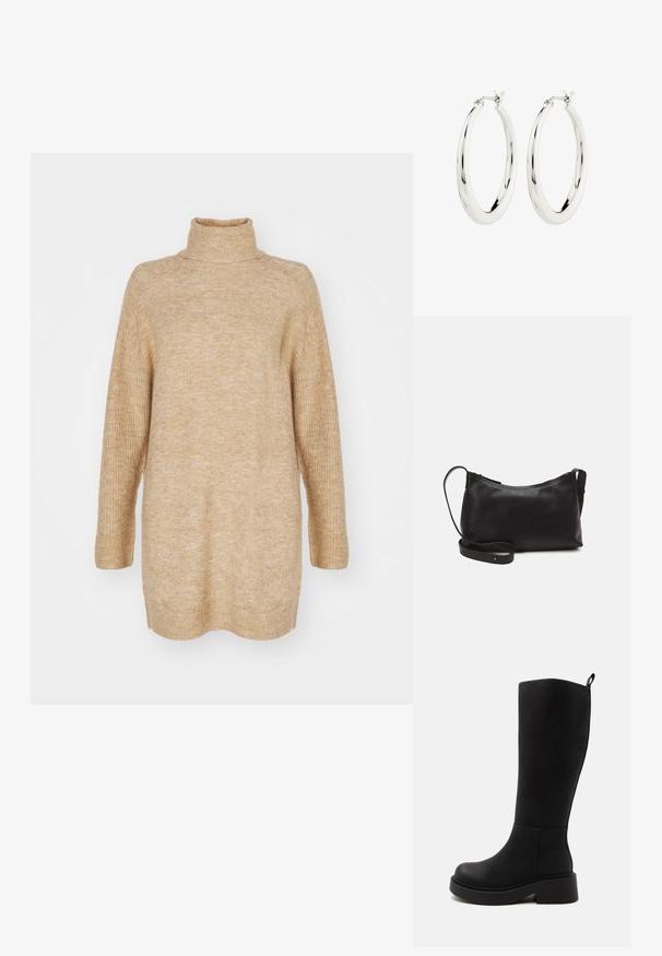 Beige turtleneck sweater, oversized pasform, ribbestruktur ved kraven og ærmerne, strikket stof og drop shoulder-design.; Høj sort støvle med tyk sål og lav blokhæl, glat tekstur og lille løkke bagpå øverst til at trække i.; Sort læder skuldertaske med en glat tekstur, buet form, justerbar rem og lynlås. Minimalistisk design uden udsmykninger.; Sølvøreringe i form af hoops med en glat, blank finish. Cirkulær form, der har en sikker lås. Simpelt og elegant design.