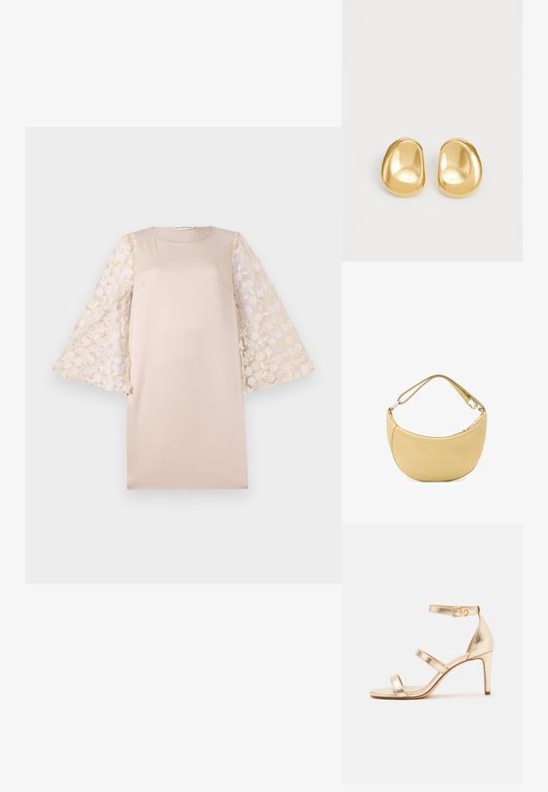 Beiges Kleid mit gerader Silhouette, das durchscheinende, florale bestickte Ärmel in hellem Creme hat. Das Material ist glatt und leicht.; Goldene High-Heel-Sandale mit drei dünnen Riemen, einem Knöchelriemen mit Schnalle und einem Logodetail auf weißem Hintergrund.; Weiche beige Schultertasche aus Leder in Halbmondform mit verstellbarem Riemen und Reißverschluss mit silberfarbener Beschläge.; Goldfarbene Ohrstecker mit einer glatten, runden Form und einer reflektierenden Oberfläche, die ein minimalistisches Design ohne sichtbare Muster zeigen.