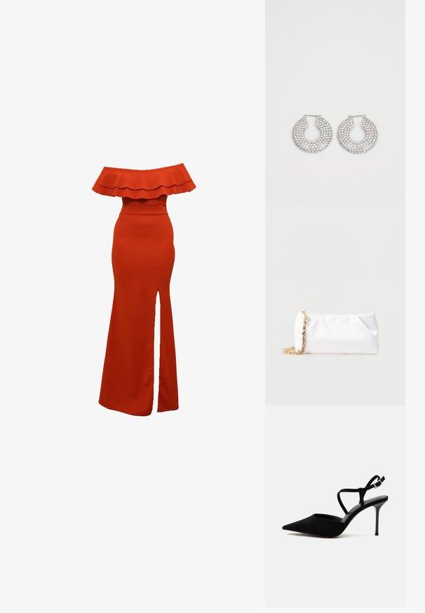 Off-the-shoulder rød kjole med en flæset udskæring, tætsiddende liv og en slids op til låret. Glat tekstur, gulvlang design.; Sort højhælet sko med spids tå, tynd stilethæl og tynde ankelremme med sølvspænde på hvid baggrund.; Hvid blød clutchtaske med guld kæderem pyntet med klare ædelsten, sat mod en ensfarvet lys grå baggrund.; Sølvøreringe med flere klare krystaludsmykninger, med en struktureret overflade og et åbent rundt design.