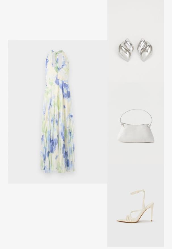 Plisseret halterneck kjole med et blomsterprint i blå og grønne nuancer på et let, lysegult stof.; Beige sandaler med høje hæle og spids tå, med tre stropper foran og en tynd ankelrem med spænde. Glat tekstur, minimalistisk design.; Hvid fletlæderhåndtaske med afrundet håndtag og ender på remmen, der er knyttet, vist mod en ensfarvet baggrund.; Sølvøreringe med en organisk, abstrakt form. Glat, skinnende overflade med et tilspidset design. Har subtile kurver og en centrallinje detalje.