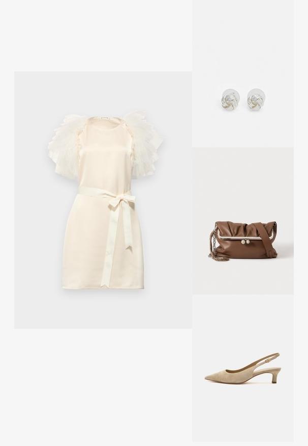 Kurzes cremefarbenes Kleid mit gerafften, durchsichtigen Tüllärmeln. Verfügt über ein satinartiges Finish und einen Taillengurt, der die taillierte Silhouette ergänzt.; Beiger Velours-Slingback mit spitzer Schuhspitze, niedrigem Kitten-Heel und goldener Schnalle am verstellbaren Knöchelriemen.; Braune weiche Leder-Schultertasche mit silbernem Metallrahmen und Verschluss, verstellbarem Riemen und geflochtenem Kettenhenkel auf weißem Hintergrund.; Silberfarbene Stud-Ohrstecker mit einem gewundenen Knotendesign, polierter Oberfläche und transparenten Rückseiten.