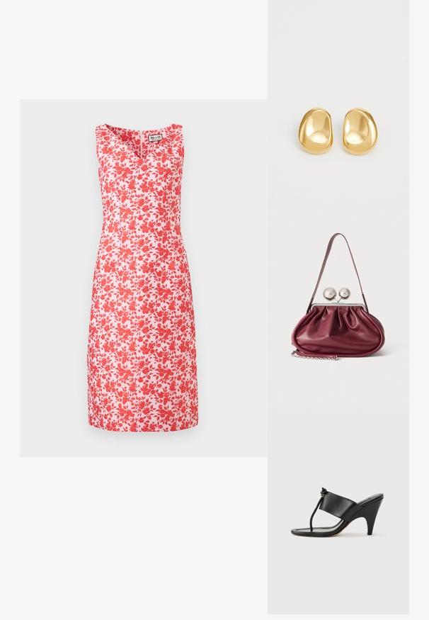 Robe blanche sans manches avec motif floral rouge, col en V, longueur au genou, silhouette ajustée, étiquette de la marque Paul & Joe à l'intérieur du col.; Sandale noire à talon haut avec une large bride avant et une boucle d'orteil dotée d'un détail de corde nouée, vue de profil sur fond blanc.; Petit sac à main en cuir bordeaux avec des détails froncés, une fine bandoulière et une fermeture argentée comportant deux gros boutons ronds.; Boucles d'oreilles en forme de clou de couleur or, avec une forme lisse et arrondie et une surface réfléchissante, mettant en avant un design minimaliste sans motifs visibles.
