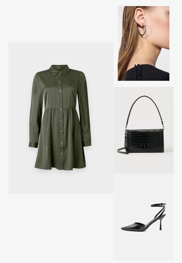 Olijfgroene blousejurk met lange mouwen, een getailleerde taille en kraag, een licht uitlopende rok en omgeslagen mouwen.; Zwarte pumps met puntige neus, dunne enkelbandjes en een zilveren gesp op een effen lichte achtergrond.; Zwarte lederen schoudertas met krokodillenstructuur, rechthoekige vorm, riem met kettingaccent en een draaiknopsluiting aan de voorkant.; Zilveren oorbel met een gepolijste afwerking, met kleine gouden accentdetails en een ronde vorm, gedragen op de oorlel.