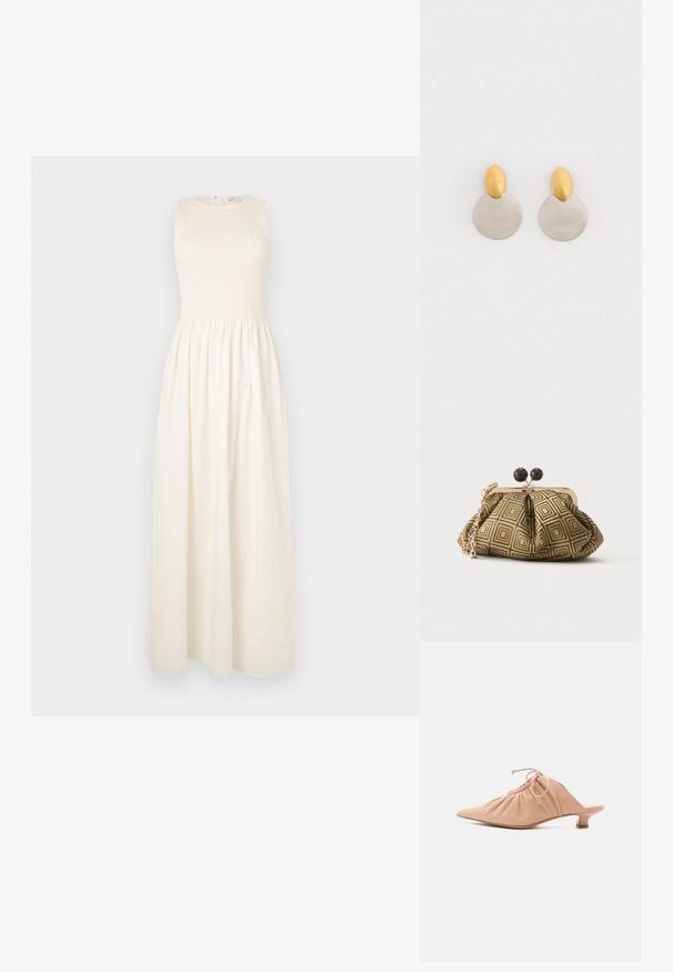 Lang, mouwloos crèmekleurig jurk met een smocked lijfje en een vloeiende rok. Heeft een ronde halslijn en een sleutelgat sluiting op de rug.; Beige leren damesmuiltje met puntige neus, geplooide bovenzijde, trekkoord en lage kittenheel, afgebeeld op witte achtergrond.; Kleine clutch tas met goud-zwart geometrisch patroon, goudkleurig metalen frame, zwarte bolsluiting en een korte gouden kettingband.; Gouden en zilveren metalen oorbellen met een ronde schijfbasis en een ovale bovenstuk, gladde textuur en gepolijste afwerking.