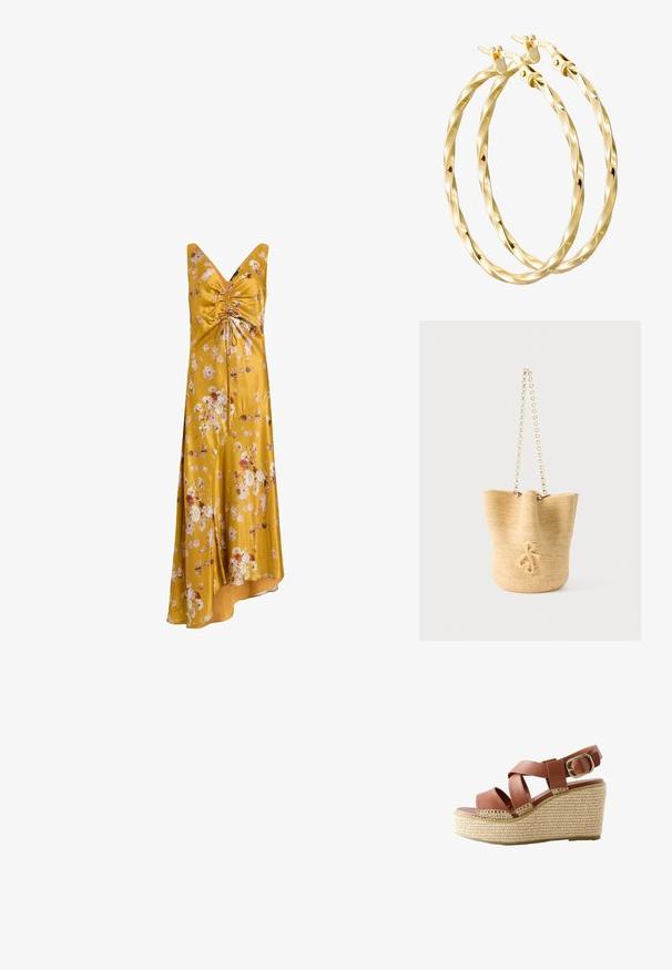 Vestido floral amarillo de satén, con escote en V, cuerpo fruncido y dobladillo asimétrico con patrones florales multicolor.; Sandalia cuña de cuero marrón con tiras entrecruzadas, hebilla dorada y suela de plataforma beige tejida.; Bolso tipo cesto tejido en color beige con un detalle trenzado en bucle en la parte delantera y una correa para el hombro de cadena dorada.; DIAMANT L'ÉTERNEL Pendientes - gold coloured