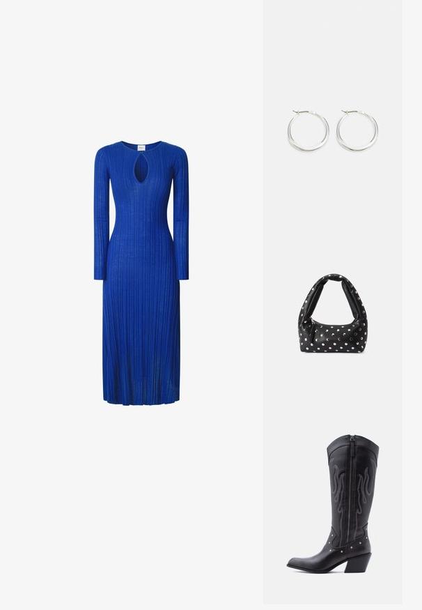 Vestido de manga larga de tela azul con diseño de canalé, que presenta un corte en forma de llave en el escote y una silueta ajustada hasta la mitad de la pantorrilla.; Botas vaqueras de cuero negro con puntera puntiaguda, costuras visibles, detalles de tachuelas plateadas y cierre de cremallera en el lado interior.; Bolso de cuero negro con un asa curva, adornado con puntos plateados y un cierre de cremallera en un lado.; Los pendientes de aro de plata presentan un diseño suave y redondeado con un perfil delgado y un cierre seguro. Estilo minimalista con un acabado pulido.