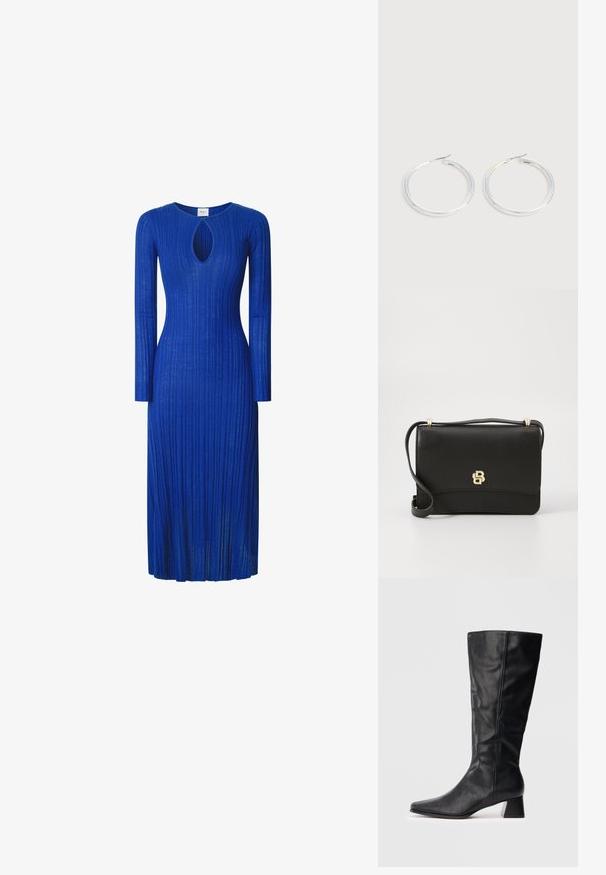 Vestido de manga larga de tela azul con diseño de canalé, que presenta un corte en forma de llave en el escote y una silueta ajustada hasta la mitad de la pantorrilla.; Bota de cuero negra hasta el medio de la pantorrilla con punta afilada y tacón cuadrado sobre un fondo claro y liso.; Bolso cruzado de cuero negro con una textura suave, que cuenta con un acento de logo dorado y una larga correa ajustable. Diseño rectangular compacto.; Pareja de pendientes de aro plateados brillantes con cierres de alambre delgado, mostrados sobre un fondo gris claro.