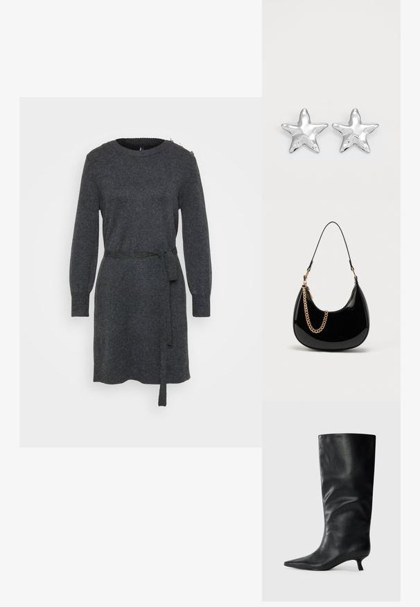 Kollerschwarz gestricktes Langarmkleid mit Rundhalsausschnitt, seitlichem Bindegürtel, gerippten Bündchen und Knopfdetails an der linken Schulter.; Schwarzer, knielanger Lederstiefel mit spitzer Zehe und niedrigem Kittenheel, auf einem schlichten hellen Hintergrund präsentiert.; Schwarze Handtasche aus Lackleder mit geschwungener Form, dünnem Schulterriemen und einer goldenen Kettenakzent auf der Vorderseite. Glatte Textur, minimalistisches Design.; Silberne sternförmige Ohrringe mit einer polierten, glänzenden Oberfläche. Jeder Ohrring hat fünf Spitzen und dezente Oberflächentexturdetails.