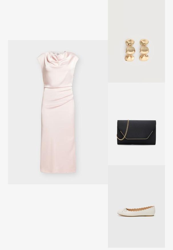 Robe midi rose clair sans manches en satin avec col bénitier drapé et détail froncé à la taille sur fond neutre.; Ballet flats en cuir blanc avec un bout rond, des détails festonnés le long du bord supérieur et un petit nœud décoratif à l'avant.; Pochette noire au toucher lisse, dotée d'une chaîne en or et d'une fermeture à rabat géométrique rehaussée de doré.; Boucles d’oreilles pendantes ton or avec trois segments irréguliers, lisses et arrondis empilés verticalement sur un fond clair uni.