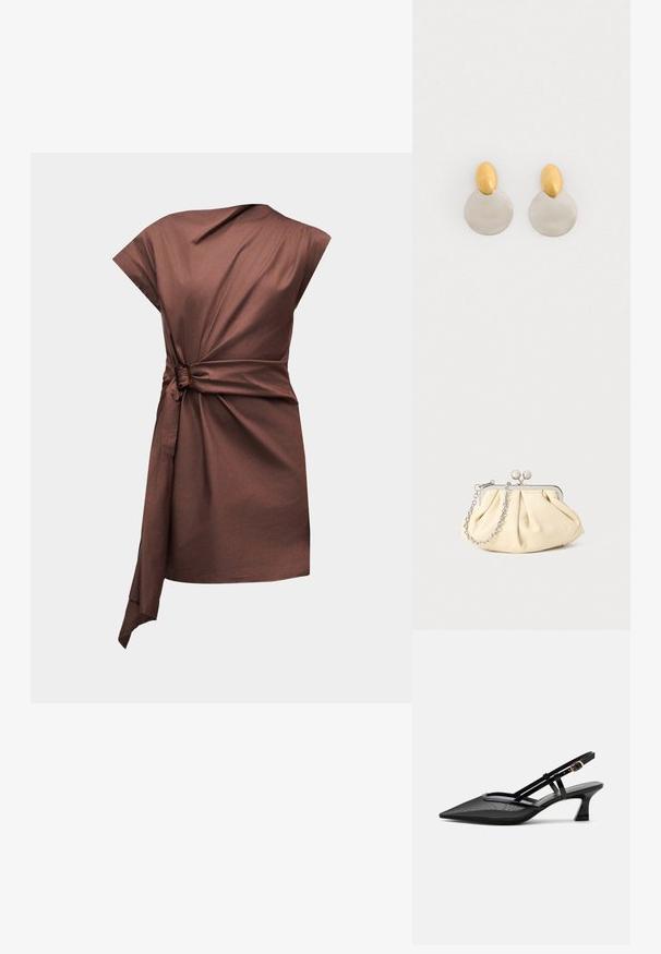 Robe marron sans manches avec une ceinture drapée cintrant la taille sur un fond gris clair uni.; Chaussure slingback noire à bout pointu avec tige en mesh, fines brides, boucle dorée et petit talon incurvé sur fond blanc.; Pochette en cuir beige plissé avec un cadre en métal argenté, dotée de deux fermoirs ronds décoratifs et d'une chaîne en argent.; Boucles d'oreilles en métal doré et argenté avec une base en disque rond et une pièce supérieure ovale, texture lisse et finition polie.