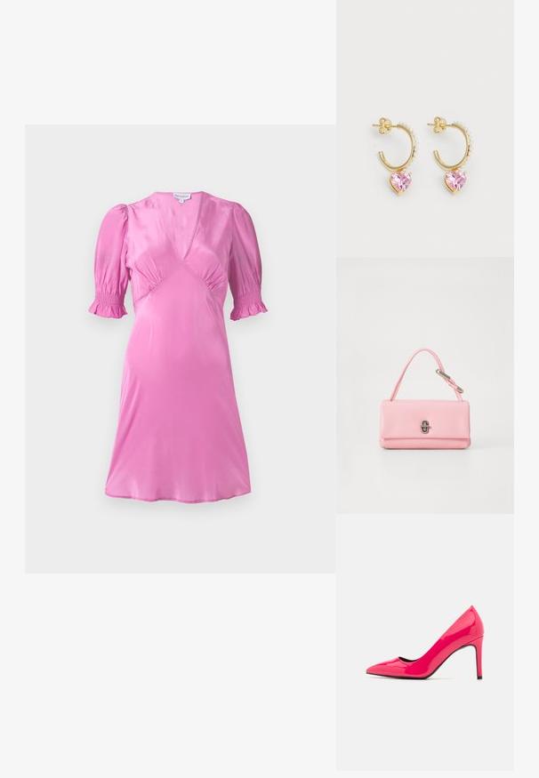 Robe en satin rose avec de courtes manches bouffantes, un décolleté en V et des détails froncés au niveau de la poitrine et des ourlets de manches. Texture lisse et brillante.; Pompe à talon aiguille en cuir verni rose vif avec un bout pointu et une silhouette épurée, dotée d'un fin talon stiletto et d'un intérieur noir.; Sac à main en cuir rose avec une forme rectangulaire structurée, une seule courte poignée et un détail de fermoir en ton argent à l'avant.; Boucles d'oreilles en or avec un cristal rose en forme de cœur et une ligne de petites perles le long de la courbe supérieure.