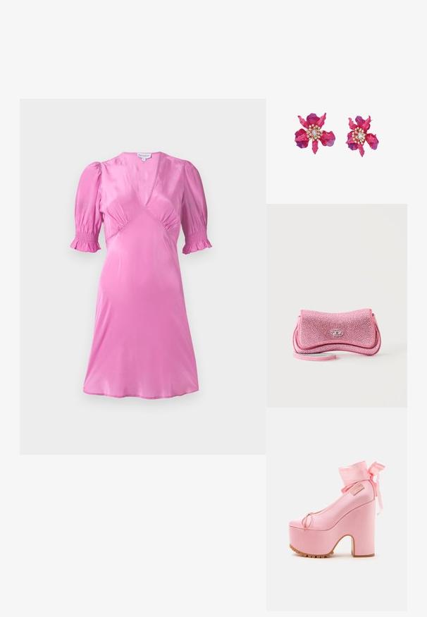 Robe en satin rose avec de courtes manches bouffantes, un décolleté en V et des détails froncés au niveau de la poitrine et des ourlets de manches. Texture lisse et brillante.; Chaussure à talon haut à plateforme rose avec talon bloc épais, rubans autour de la cheville noués en nœud et semelle crantée.; Petit sac pochette rose scintillant avec une fermeture à fermoir argenté et une fine lanière de poignet sur fond blanc.; Boucles d'oreilles florales roses en plastique, présentant des pétales superposés aux nuances dégradées, rehaussées de strass et d'une pierre centrale.