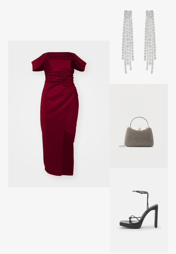 Off-the-shoulder burgunderkjole med samlet struktur, tætsiddende silhuet og sideslids, lavet af et glat, strækbart stof.; DeeZee Højhælede sandaletter / Højhælede sandaler - black; Lille håndtaske med sølv gittermønster, buet håndtag, stor perle lukning og en tynd sølvkæde strop på en ensfarvet baggrund.; Lange sølvøreringe med en række klare, facetterede krystaller i kaskadeformede strenge med varierende længder og former.