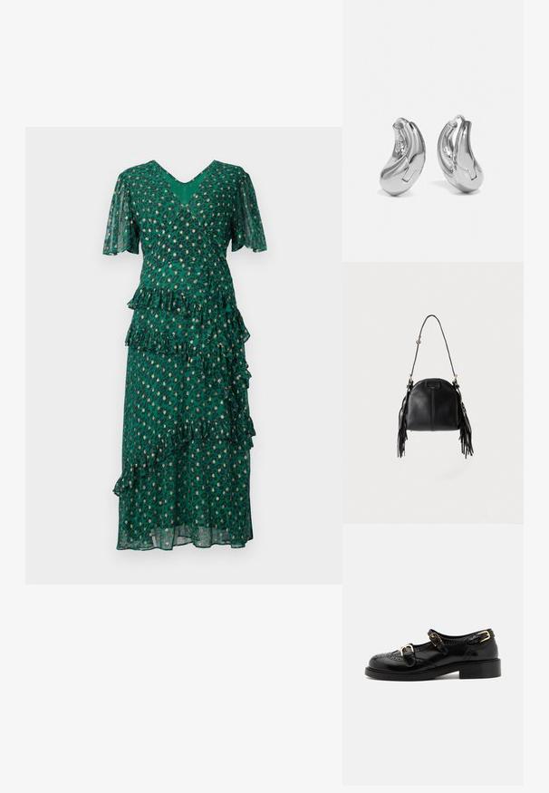 Grünes Kleid mit Leopardenflecken, gestuften Rüschen an der Taille und dem Saum, kurzen Glockenärmeln und einem tiefen V-Ausschnitt. Leichter, transparenter Stoff.; Schwarze Lederschuhe mit Broguedetails, ausgestattet mit zwei Schnallenriemen, einer abgerundeten Zehenpartie und einem flachen Absatz. Glatte Textur mit glänzendem Finish.; Schwarze Lederhandtasche mit geschwungener Form, langem verstellbarem Riemen und Fransen an beiden Seiten vor hellem Hintergrund.; Silberne Creolen mit einer gebogenen, glänzenden Oberfläche und einem nahtlosen Design. Verfügt über einen Scharnierverschluss für sicheren Halt.