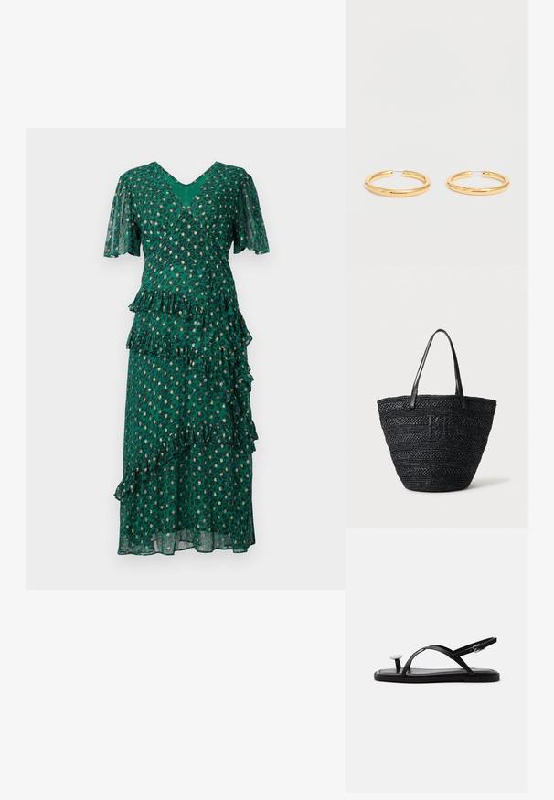 Vestido verde con manchas de leopardo, volantes en capas en la cintura y el dobladillo, mangas cortas en forma de campana y un escote en V profundo. Tejido ligero y traslúcido.; Sandalia plana negra con finas correas cruzadas, hebilla en el tobillo y una gran decoración redonda blanca similar a una perla sobre la pieza entre los dedos.; Bolso tote tejido negro con dos asas finas de cuero y un discreto logo trenzado en la parte delantera, colocado sobre un fondo claro.; Par de pendientes de aro medianos de oro pulido con cierres de alambre delgado sobre un fondo blanco liso.