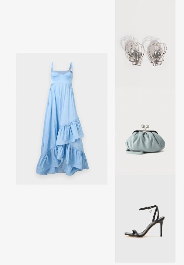 Robe bleu clair sans manches avec un buste ajusté, des bretelles réglables et un ourlet asymétrique à volants.; Sandale à talon haut noire avec une bride étroite à la cheville, bout carré, cuir lisse et accent de boucle métallique.; Petit porte-monnaie en cuir bleu clair avec fermoir métallique argenté de type kiss-lock et court bracelet de poignet sur fond uni.; Paire de boucles d'oreilles en métal argenté avec un design en cage à fil ouvert et des formes ovales centrales lisses projetant des ombres courbes sur un fond blanc.