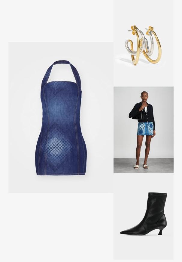 Dunkelblaues Denim-Halterkleid mit taillierter Passform und Rautenmuster auf der Vorderseite. Akzentuiert mit kontrastierendem Stich.; Schwarzer Leder-Stiefel bis zur Mitte der Wade mit spitzer Schuhspitze und niedrigem Kittenabsatz, seitlich auf hellem einfarbigem Hintergrund gezeigt.; Schwarze Strickjacke, weißes Oberteil, Jeansrock mit blauem und schwarzem Diamantenmuster, schwarze Handtasche und beige Rutschsandalen.; Gold- und Silber-verwobene Creolen mit glatten, glänzenden Oberflächen; mit einem Steckverschluss für sicheren Sitz.