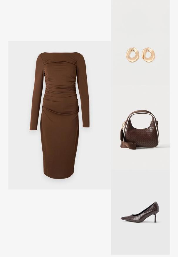 Robe marron à manches longues en tissu extensible, avec des détails froncés au niveau du buste et une silhouette ajustée qui arrive mi-mollet.; Escarpins à bout pointu en similicuir marron avec une texture crocodile, dotés d’un talon fin et angulaire ainsi que d’une doublure intérieure lisse.; Sac à main en cuir tressé marron avec passepoil blanc, fermeture éclair dorée et bandoulière amovible en tissu marron.; Paired boucles d'oreilles en métal doré poli de forme irrégulière avec un centre ouvert sur un fond blanc uni.