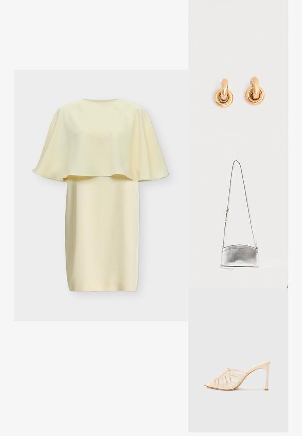 Robe crème mi-longue avec une cape ample qui s'étend sur les épaules et le haut des bras, avec un col rond.; Mules à talons hauts beiges avec un design à lanières. Présentent un bout carré, une texture lisse et un talon élancé avec un accent doré à la base.; Sac bandoulière en métal argenté avec sangle réglable et logo subtil sur le devant, sur fond clair uni.; Paire de boucles d'oreilles créoles dorées et brillantes avec des maillons circulaires épais sur un fond gris clair uni.