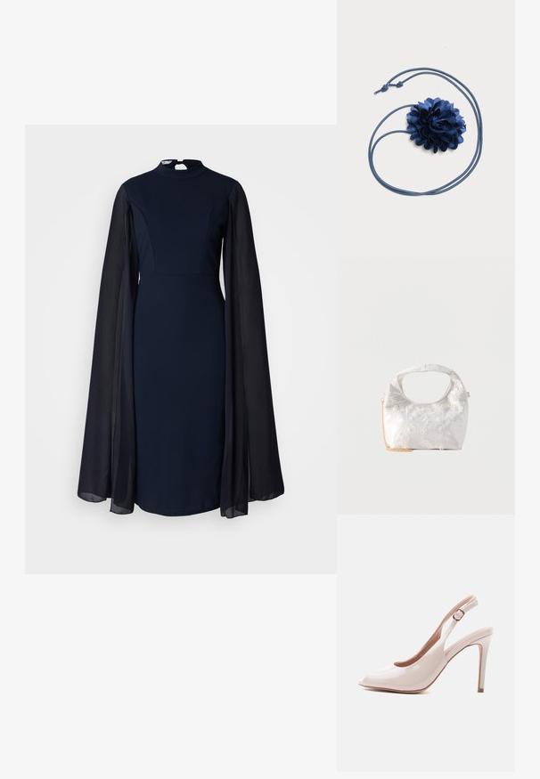 Marineblauwe jurk met een hoge halslijn en lange doorzichtige mouwen. Het lijfje is aansluitend, terwijl de mouwen los en vloeiend zijn. Ideaal voor formele gelegenheden.; Glanzende beige slingback met hoge hak, puntige neus en verstelbare gesp, afgebeeld op een neutrale achtergrond.; Witte satijnen handtas met bloemrijke borduursels, ronde uitsnede als handvat en een bevestigd gouden kettingriempje tegen een effen lichte achtergrond.; Blauwe leren koordketting met een grote, gelaagde blauwe bloemhanger op een witte achtergrond.