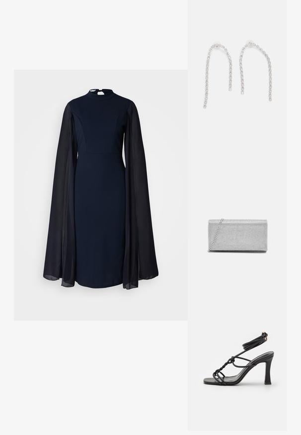 Marineblaues Kleid mit hohem Ausschnitt und langen, durchsichtigen Ärmeln. Der Körper ist figurbetont, während die Ärmel locker und schwingend sind. Ideal für formelle Anlässe.; DeeZee High Heel Sandalette - black; Silberne metallische Clutch-Tasche mit gewebtem Mesh-Design, rechteckiger Form und einer Kettenriemen zum Tragen. Glatte Textur und polierte Oberfläche.; Silberohrringe mit herabhängenden Ketten, die mehrere klare Edelsteine in einem linearen Muster angeordnet haben und einen schimmernden Effekt bieten.