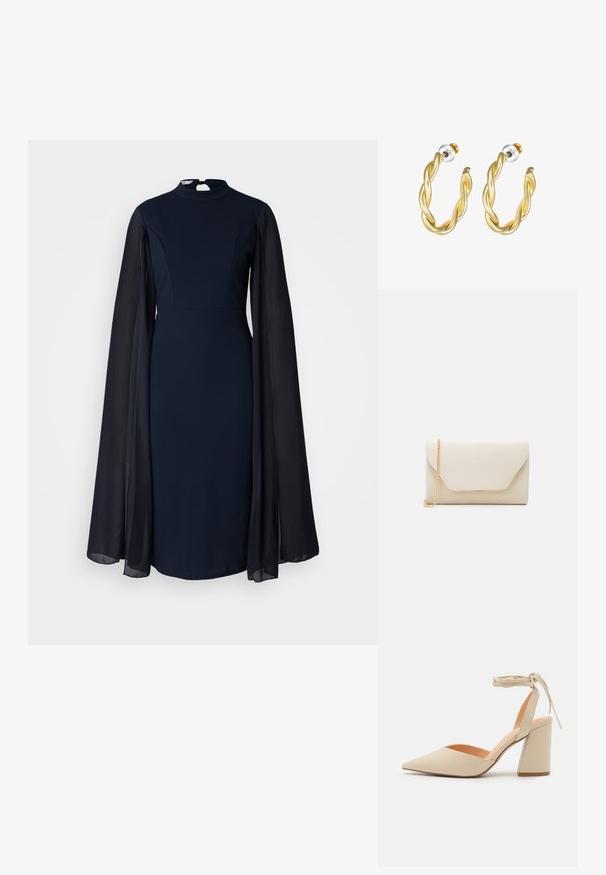 Marineblaues Kleid mit hohem Ausschnitt und langen, durchsichtigen Ärmeln. Der Körper ist figurbetont, während die Ärmel locker und schwingend sind. Ideal für formelle Anlässe.; Beige Highheel mit spitzem Zeh, Knöchelriemen und breitem Blockabsatz. Glattes, synthetisches Material mit matter Oberfläche.; Beige Clutchbag mit glatter Textur, goldener Kettenriemen und einer Umschlagklappe im Stil eines Briefumschlags mit einem kontrastierenden goldenen Rand.; Goldene, gedrehte Creolen mit glatter Oberfläche, ausgestattet mit transparentem Rücken und goldfarbenen Beschlägen.