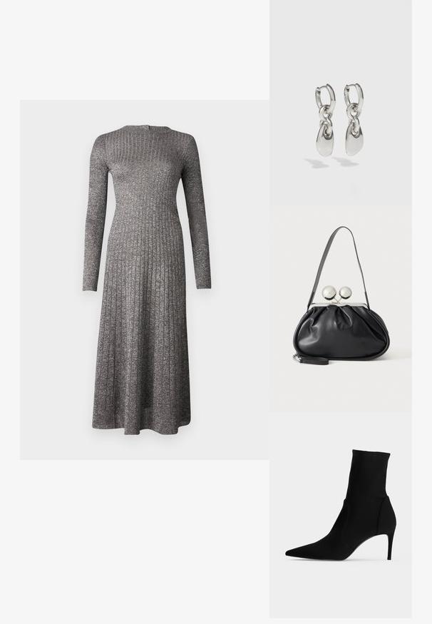 Langärmliges, geripptes Kleid aus silbergrauem Stoff mit taillierter Oberpartie und schwingendem Rock. Es hat einen runden Ausschnitt und einen dezenten Glanz.; Schwarzer Ankle-Boot mit spitzer Kappe und schlankem, hohem Absatz, im Profil auf hellem Hintergrund gezeigt. Schlankes, minimalistisches Design.; Schwarze Ledertasche mit gerafftem Design, einem einzelnen Riemen, silbernem Metallrahmen und zwei großen runden silbernen Verschlüssen.; Silberne Creolen mit verlängerten ovalen Gliedern, die eine polierte Oberfläche und einen strukturierten Anhänger aufweisen. Einfaches Design mit glatten Kanten.
