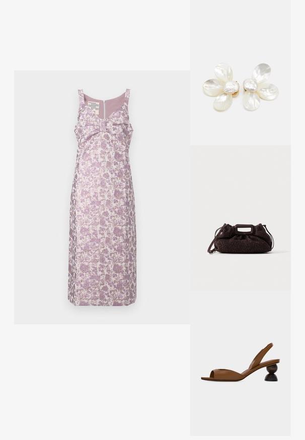 Blomstermønstrede kjole i lilac og creme, med en sløjfedetail foran, justerbare stropper og lynlåsbagd.; Brun åben tå slingback-sandal med en karakteristisk rund, todelt træhæl på en ensartet lys baggrund.; Mørkebrun tekstureret håndtaske med rektangulært udskåret håndtag og aftagelig skulderrem på ensfarvet lys baggrund.; Hvide blomsterøreringe lavet af struktureret skalmateriale, der har lagdelte petalformer og en blank finish med hardware i guldfarve.