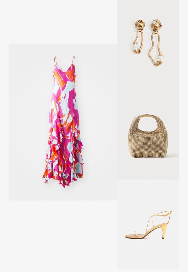 Maxikjole med spaghetti stropper, livlig pink, orange og blå abstrakt mønster, flæset kant, let vævning, flydende design.; Guldfarvet højhælet sandal med tynde stropper og en slank ankelspænde på en lysegrå baggrund.; Lille håndtaske i guldtone dækket af skinnende runde nitter med kort håndtag og rektangulært udskåret hul øverst.; Øreringe i guldtone med uregelmæssige åbne former, hver med en perle i bunden og ædelstensdetaljer på de runde nitter.