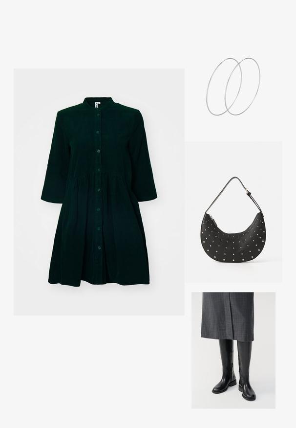 Donkergroene corduroy jurk met een knoopsluiting aan de voorkant, een mandarinkraag, driekwartmouwen en een geplooide taille voor extra detail.; Zwarte leren laarzen tot de knie met een gladde textuur, zijritsen en een platte zool. De laarzen hebben een gestructureerde schacht en minimale hardware.; Zwarte leren handtas met een gebogen vorm, versierd met zilveren studs, voorzien van een ritssluiting en een enkele verstelbare schouderband.; Zilveren hoepel oorbellen met een minimalistisch ontwerp. Cirkelvormig, gladde textuur en dun profiel. Lichtgewicht met een gepolijste afwerking.