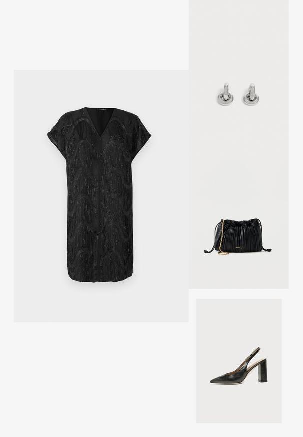 Sort kjole med V-udskæring og korte ærmer, der har et tekstureret design af glitrende lodrette frynser i bølgende mønstre.; Sort læder kvindesko med slingback, spids tå og tyk blokhøj hæl på hvid baggrund.; Sort læderhåndtaske med plisseringer, snorelukning, guldkæde som rem og lille horisontalt guldakcent foran.; Par små, skinnende sølv hoops med rund base, vist på en ensfarvet lys baggrund.