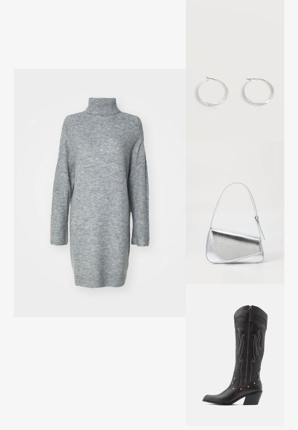 Heledhall, pika varrukatega turtleneck-kampsun pehmest kudumisest. Omab külgirindeid ja relaxed lõiget koos soonikkudumisega käiste ja krae ümber.; Pruunid nahast kootsasaapad leegitikkimisega, küljes lukk, hõbedased naelad, terav nina ja paks konts.; Hõbedane metallik käekott kolmnurkse kujuga, sileda tekstuuriga ja õhukese, reguleeritava õlapaelaga. Omab kokkuvolditavat disaini koos õmblustega.; Hõbedased metallist rõngakujulised kõrvarõngad, millel on sile, kergelt kaarduv pind ja lukustuvad tagused kinnitused, valgel taustal.