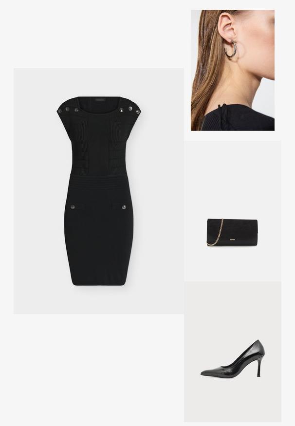 Robe noire cintrée longueur genou avec manches courtes, texture côtelée sur le haut, boutons décoratifs aux épaules et poches.; Chaussure à talon haut pour femme en cuir verni noir avec bout pointu et talon fin sur fond clair uni.; Porte-monnaie noir en daim avec une finition texturée, doté d'une chaîne dorée et d'un design épuré et angulaire.; Boucle d'oreille en argent avec une finition polie, présentant de petits détails en or et de forme ronde, portée sur le lobe.