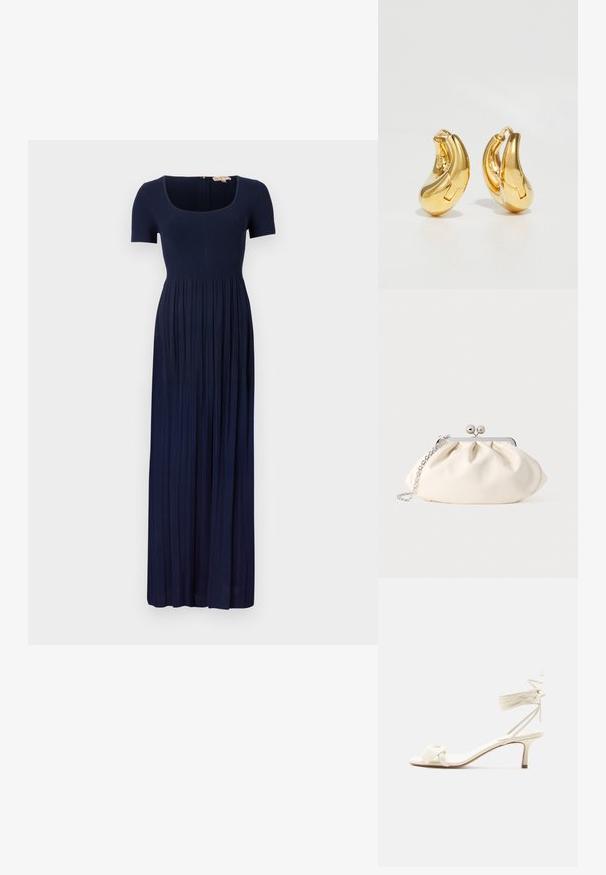 Navyblauwe geribbelde maxi-jurk met korte mouwen, vierkante halslijn en geplooide rok. Voorzien van een ritssluiting aan de achterkant.; Roomkleurige sandalen met lage hak, enkelriempjes en een brede gedraaide band over de tenen, op een effen witte achtergrond.; Crèmekleurige stoffen clutch met een geplooid ontwerp, een zilverkleurig metalen frame, twee decoratieve balletjes en een zilveren kettingriem.; Gouden oorringen met een gladde, gebogen vorm en gepolijste afwerking. Bevat een sluitmechanisme en lichte inkepingen voor detail.