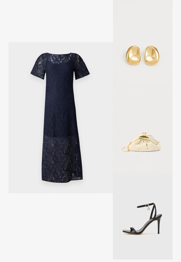 Navyblaues Spitzenkleid mit gerader Silhouette, kurzen Ärmeln und floralem Muster, das am Saum einen transparenten Abschluss aufweist.; Schwarze High-Heel-Sandale mit schmalem Knöchelriemen, quadratischer Zehenbox, glattem Leder und metallischem Schnallenakzent.; Cremefarbene Clutch aus weichem Material mit einem goldfarbenen Verschluss und einer Kettenriemen, mit gerafftem Design am Körper.; Goldfarbene Ohrstecker mit einer glatten, runden Form und einer reflektierenden Oberfläche, die ein minimalistisches Design ohne sichtbare Muster zeigen.