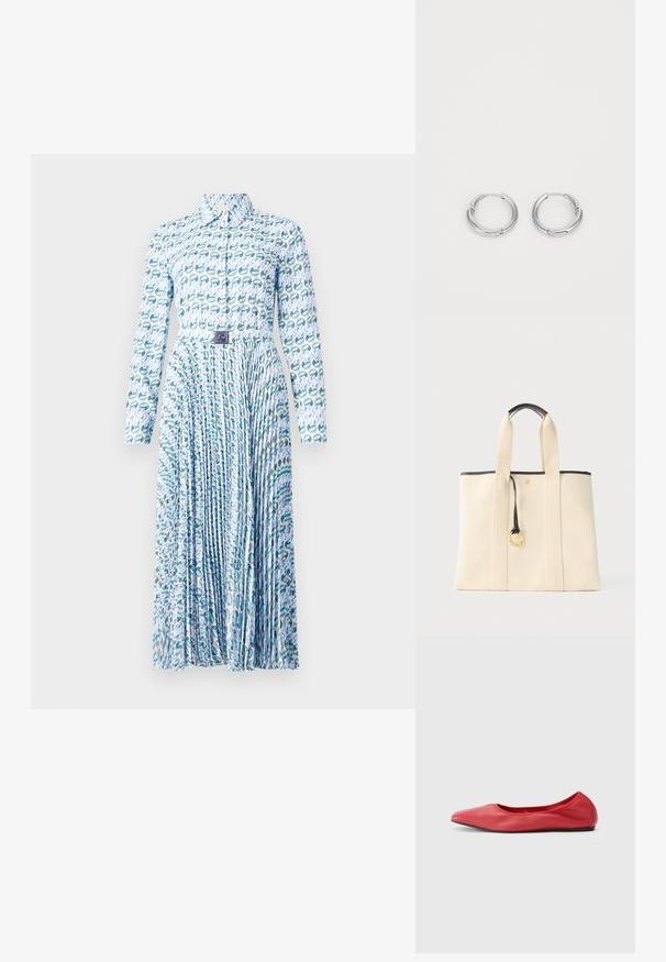 Tory Burch PRINTED DRESS - Vestido camisero - blue lucky duck; Filippa K REY FLATS - Bailarinas - bright red; Bolsa de lona crema con correas anchas, asa con borde negro y detalle de anillo dorado colgando en el centro frontal.; Aros de plata en forma de aro con un acabado suave y pulido. Forma circular con un pequeño detalle de broche para el cierre. Diseño minimalista, livianos.