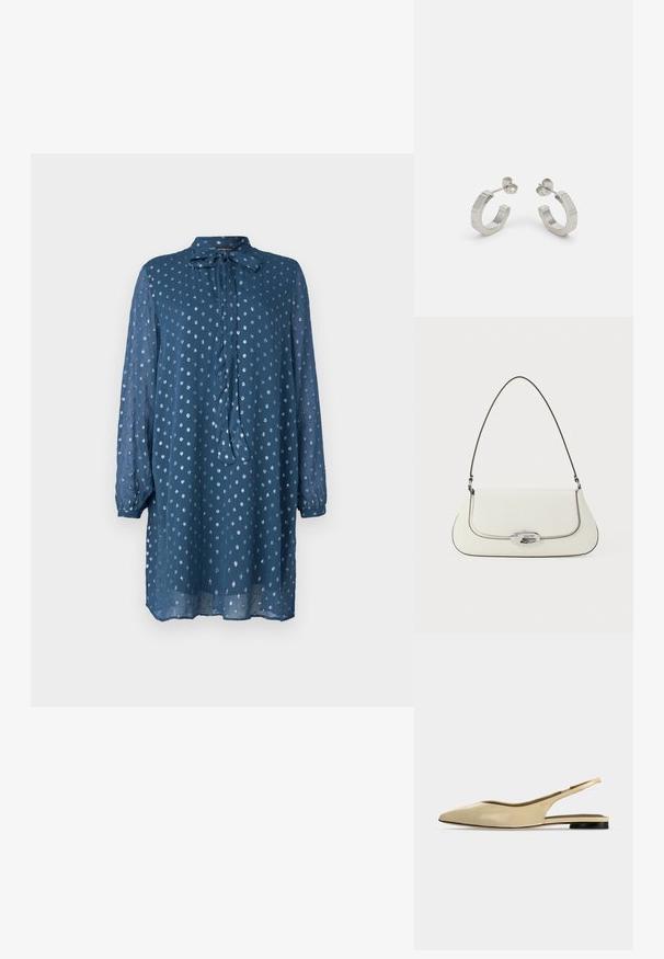 Blauwe jurk met lange mouwen in een lichte stof en een strik aan de hals. Kenmerkend is het stippenpatroon en de iets losse pasvorm, die tot halverwege de dij komt.; Beige platte slingback schoen met puntige neus, lage zwarte hak en een glad leren afwerking, zijaanzicht op een effen achtergrond.; Witte leren handtas met een gebogen ontwerp, contrasterende zwarte stiksels en een zilveren sluiting met het Calvin Klein-logo.; Zilveren metalen hoepel oorbellen met een gestructureerd ontwerp, voorzien van een kleine post achter en branding op een van de hoepels. Ronde vorm met een gepolijste afwerking.