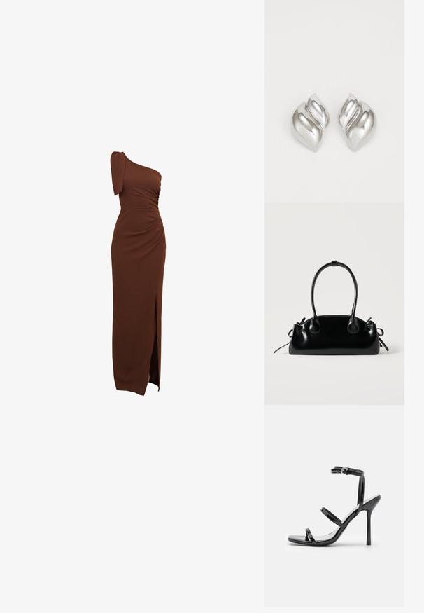 Braunes, einseitig getragenes Kleid mit gerafften Details, einem seitlichen Schlitz und einer taillierten Silhouette aus glattem, elastischem Stoff.; Schwarze Lackleder-High-Heel-Sandalen mit drei horizontalen Riemen und einem verstellbaren Knöchelriemen. Schlanke Silhouette und glänzende Oberfläche.; Kleine schwarze glänzende Handtasche mit zwei langen Griffen und seitlichen Kordelzug-Details vor einfachem hellem Hintergrund.; Silberne Ohrringe mit einer organischen, abstrakten Form. Glatte, glänzende Oberfläche mit einem konischen Design. Mit dezenten Kurven und einem zentralen Linienelement.