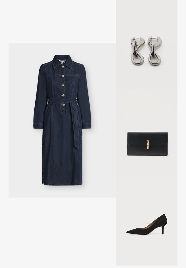 Robe longue en denim bleu foncé avec manches longues, boutons devant, col et ceinture assortie en tissu nouée à la taille.; Escarpin en daim noir à bout pointu avec un talon stiletto fin de hauteur moyenne et un design à coupe basse sur un fond uni.; Pochette en cuir noir texturé de forme rectangulaire avec une fermeture verticale dorée centrée sur le rabat avant.; Paire de boucles d'oreilles en métal argenté avec un motif abstrait d'anneaux entrelacés sur fond blanc.