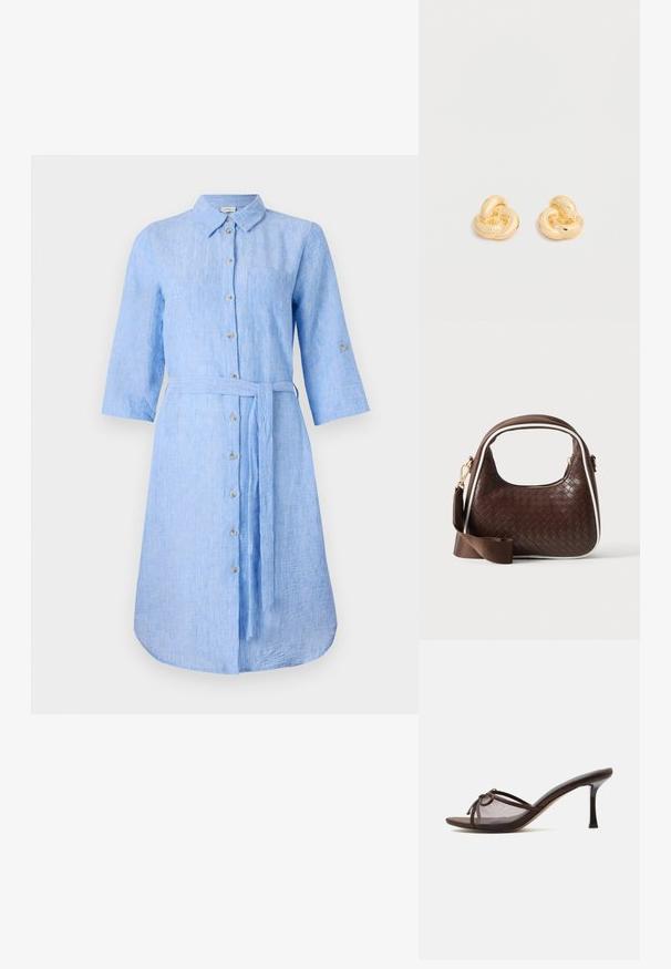 Helles blaues Leinenhemdkleid mit Kragen, Knopfleiste, langen Ärmeln und passendem Taillengürtel. Verfügt über eine einzelne Brusttasche.; Brauner offener Mule-Schuh mit mittelhohem Stilettoabsatz, transparentem Mesh-Obermaterial und kleinem Schleifendetail oben.; Braune gewebte Lederhandtasche mit weißer Paspel, goldenem Reißverschluss und abnehmbarem braunem Stoff-Schulterriemen.; Paar glänzende Ohrstecker in Form eines Knotens in Goldton vor einem einfachen weißen Hintergrund.